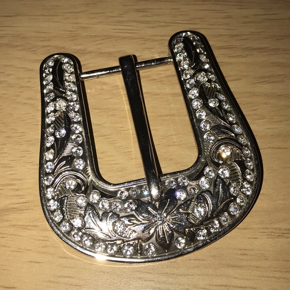 Silvertone flowered belt buckle - Picture 2 of 5